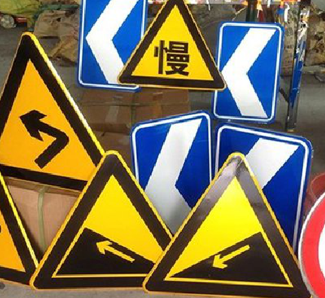 彭州标识标牌中颜色的确定是很重要的。